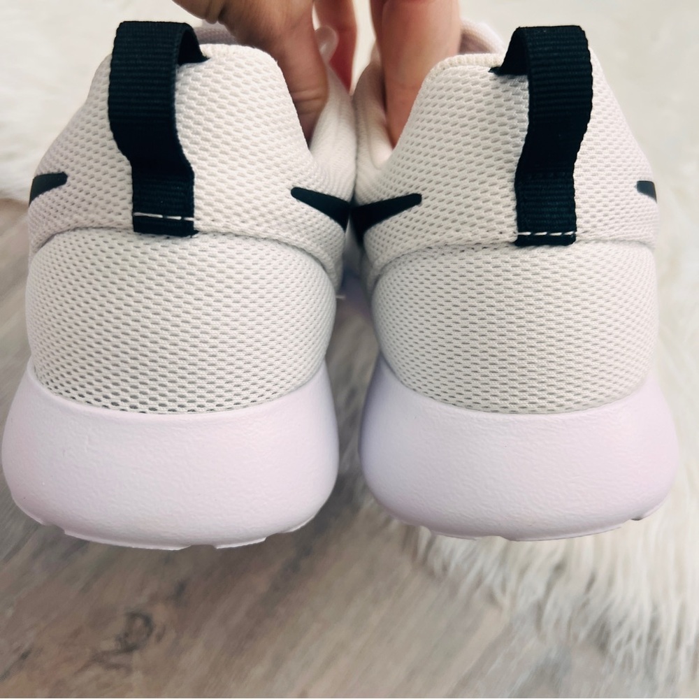 NWT Nike Roshe One Women’s Shoes - Picture 6 of 9